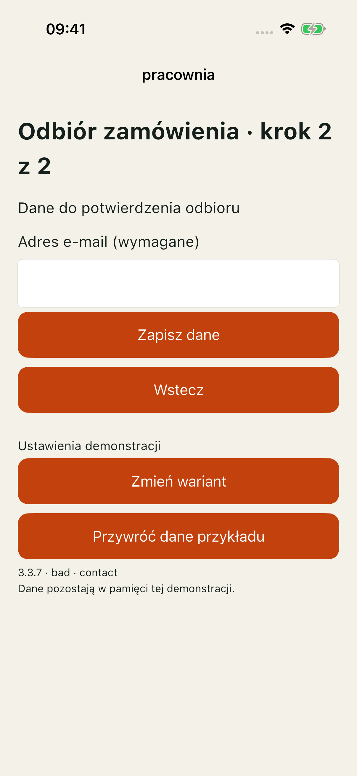 iOS contact bad: to samo wymagane pole jest puste, bez wyboru wcześniejszej wartości.